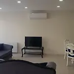 6 Central Location, Close To Beaches And Anywhere