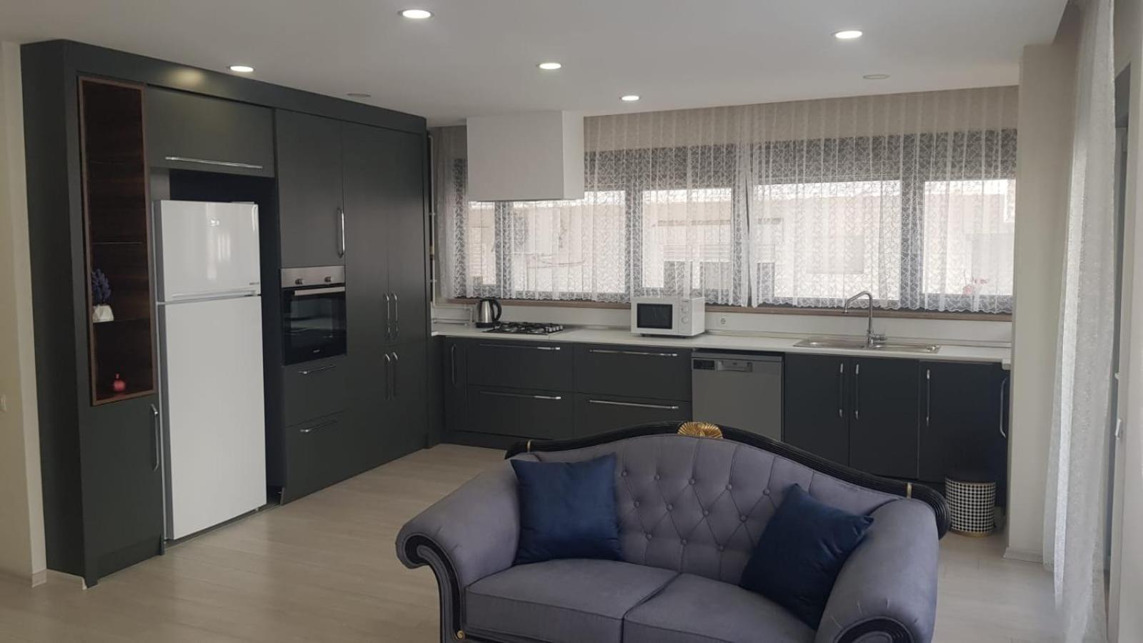 6 Location, Close To Beaches And Anywhere