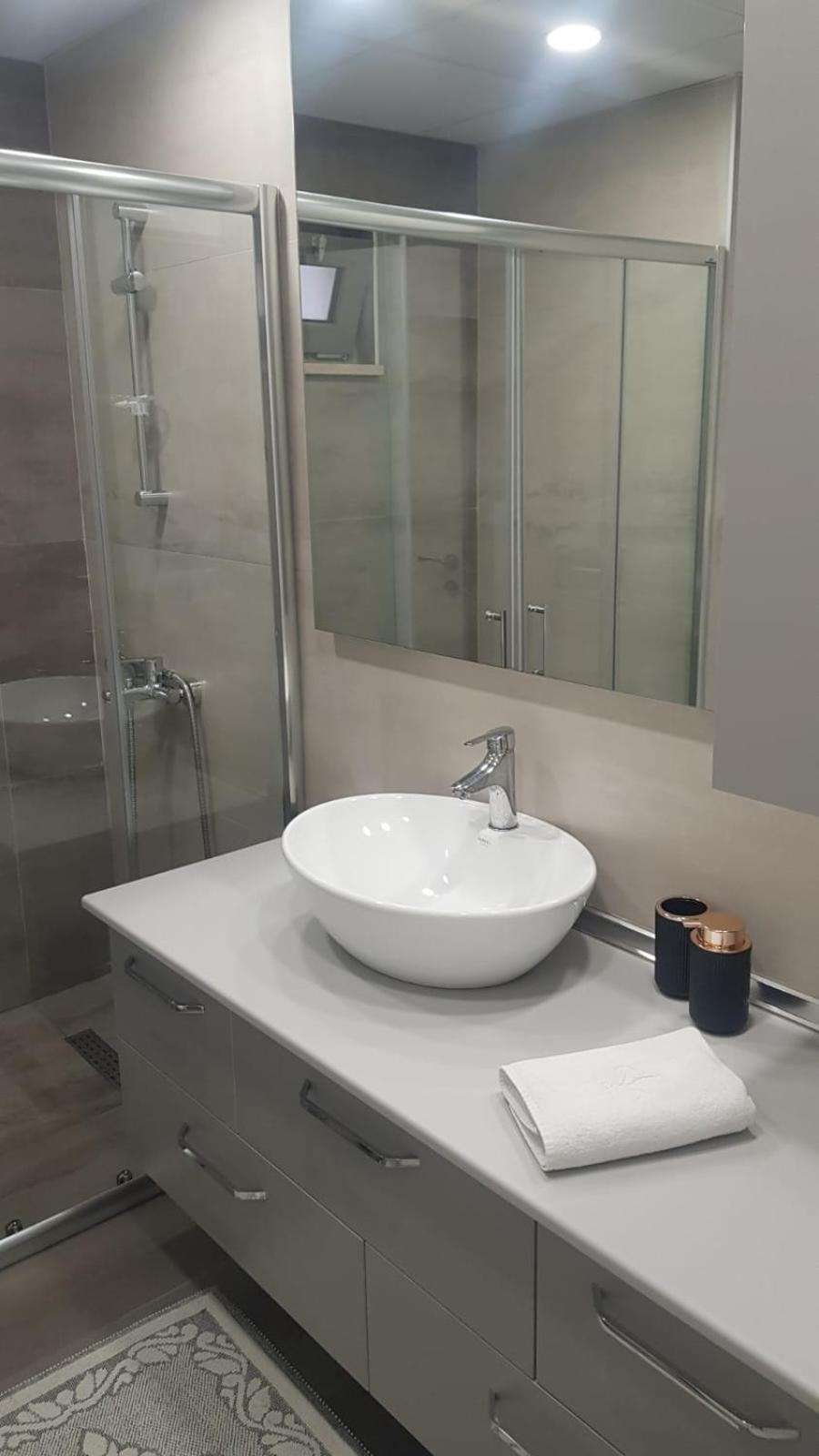 6 Location, Close To Beaches And Anywhere